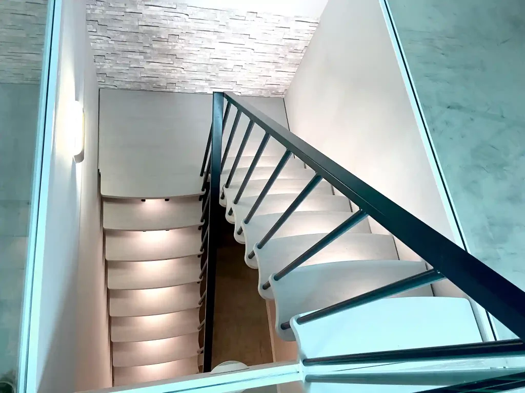 Escaleras Madrid de madera con luz led